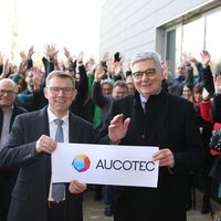 [Translate to Korean:] The board members Horst Beran and Uwe Vogt after cutting the opening ribbon. (© AUCOTEC AG)